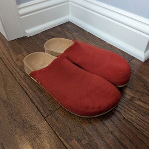 Message Women's Red Henning Mule Clogs Size 39